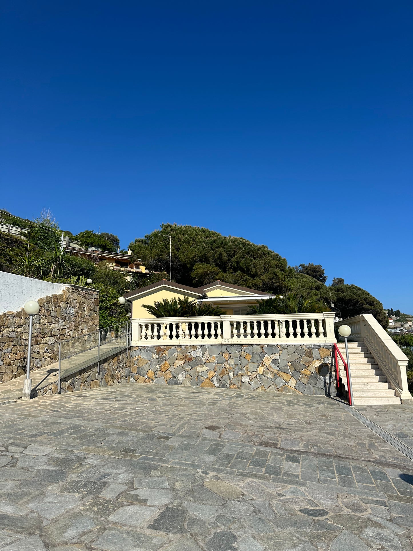 [ "VISTA MARE BLU" // SANREMO