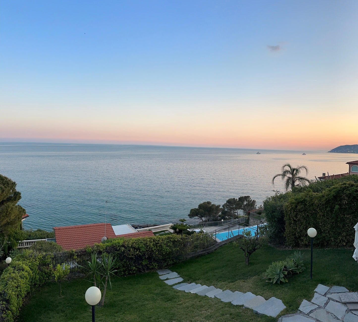 [ "VISTA MARE BLU" // SANREMO