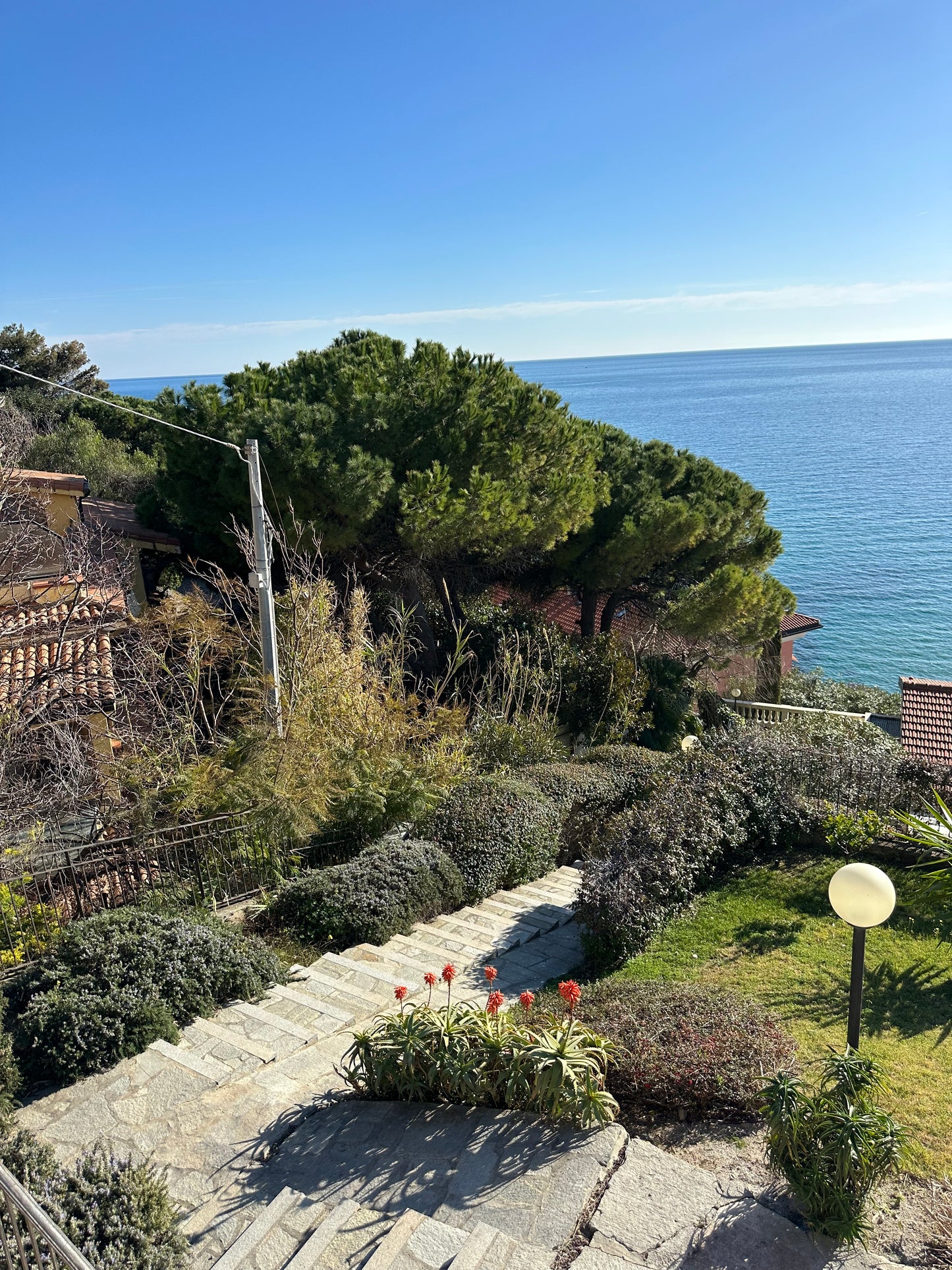 [ "VISTA MARE BLU" // SANREMO