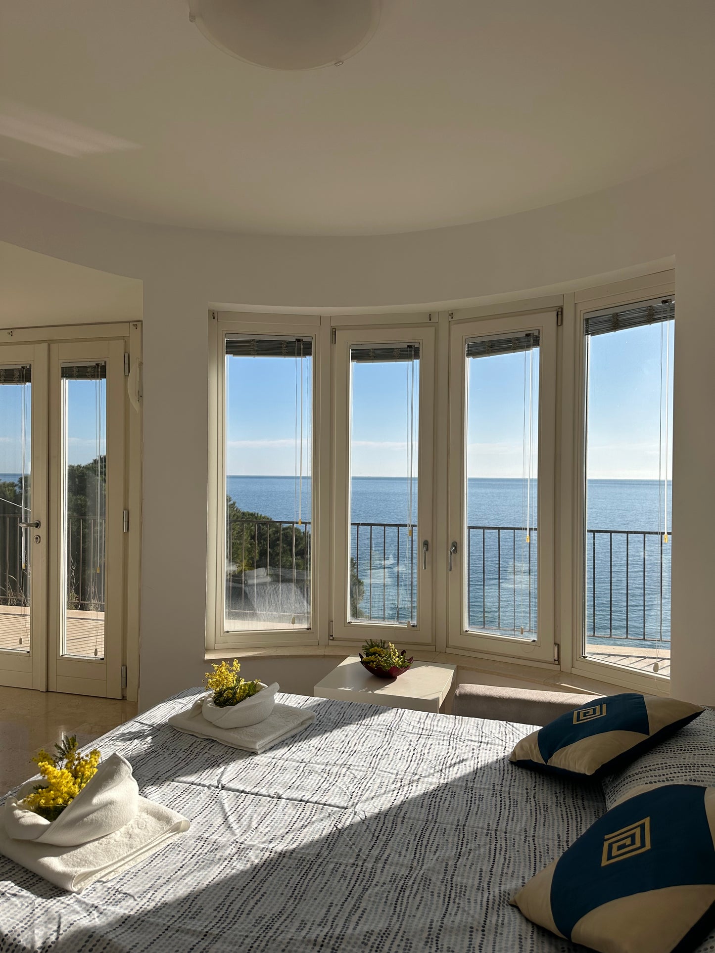 [ "VISTA MARE BLU" // SANREMO
