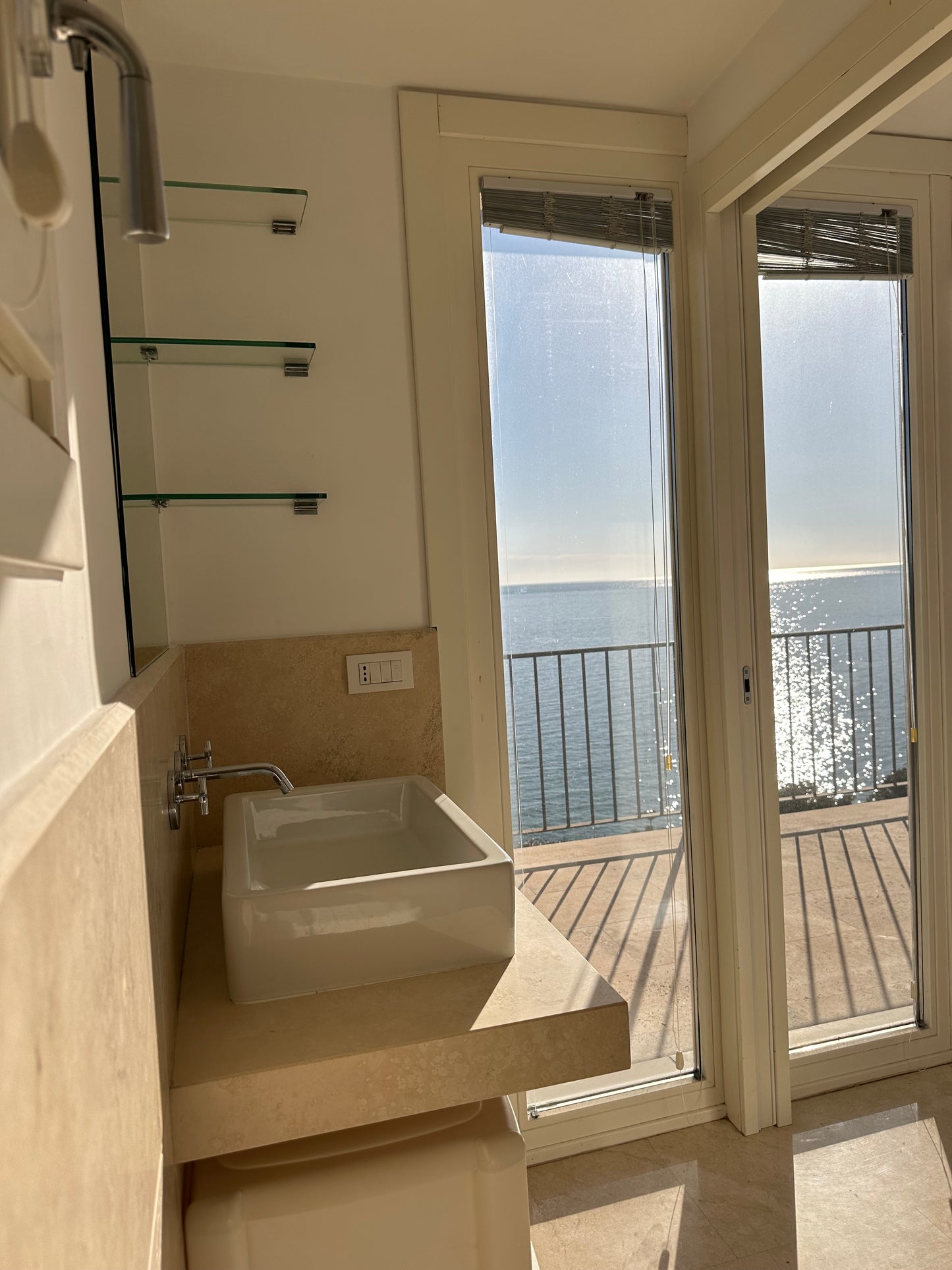 [ "VISTA MARE BLU" // SANREMO