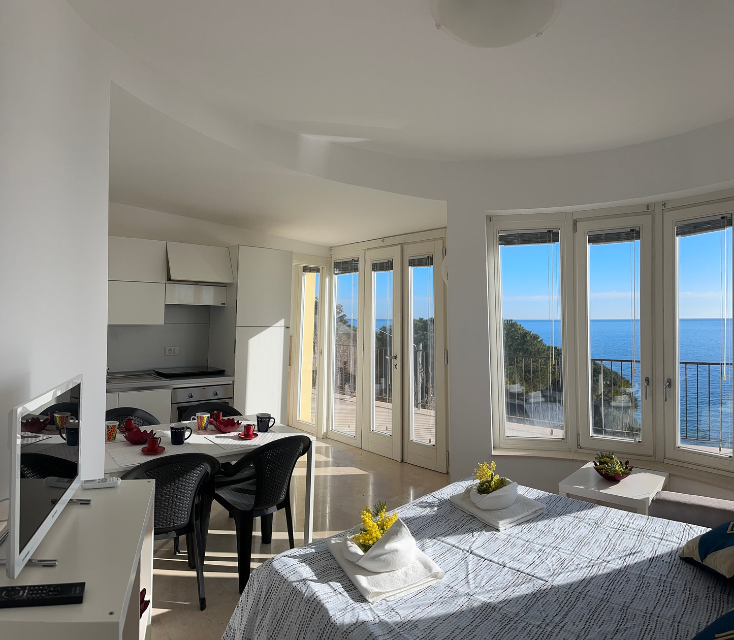[ "VISTA MARE BLU" // SANREMO