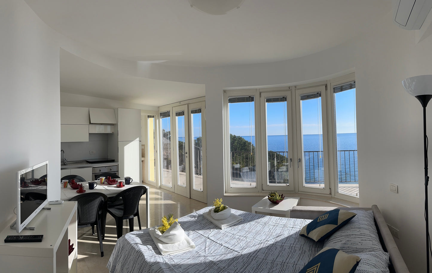[ "VISTA MARE BLU" // SANREMO