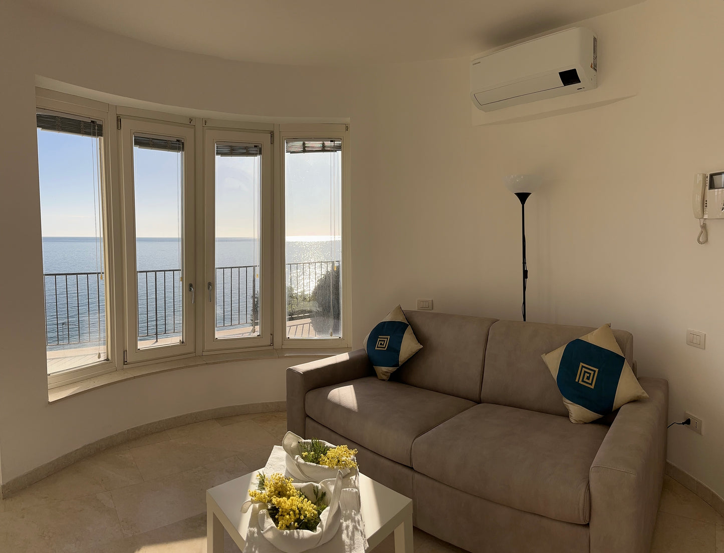 [ "VISTA MARE BLU" // SANREMO