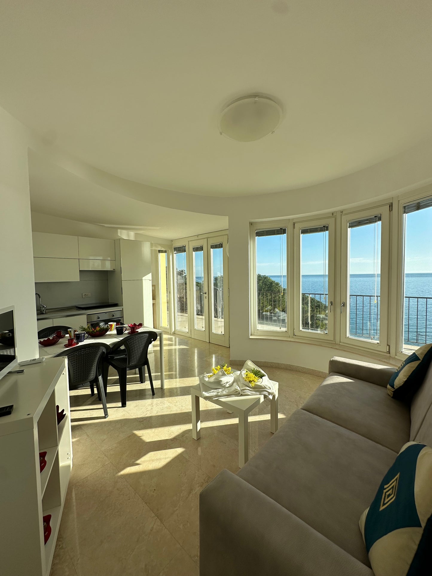 [ "VISTA MARE BLU" // SANREMO