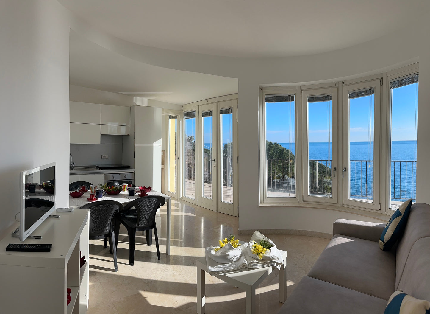 [ "VISTA MARE BLU" // SANREMO