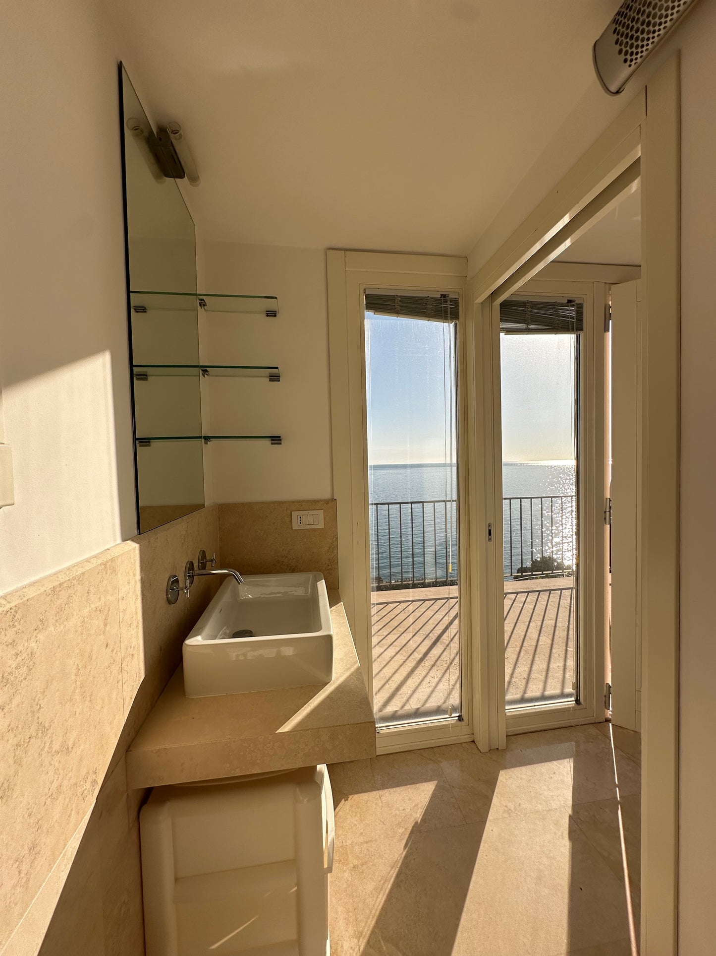 [ "VISTA MARE BLU" // SANREMO