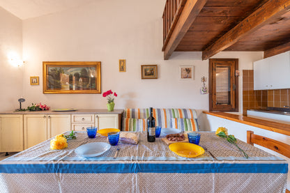 [ "VILLA TAVOLARA TRILO" // PORTO ISTANA ]