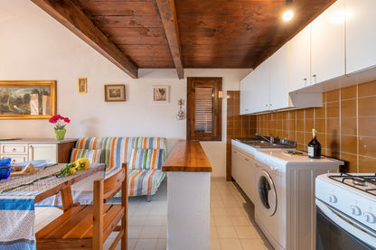 [ "VILLA TAVOLARA TRILO" // PORTO ISTANA ]