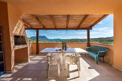 [ "VILLA TAVOLARA TRILO" // PORTO ISTANA ]