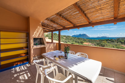 [ "VILLA TAVOLARA TRILO" // PORTO ISTANA ]