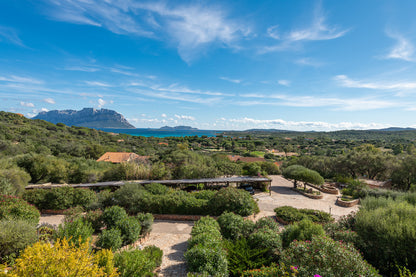 [ "VILLA TAVOLARA TRILO" // PORTO ISTANA ]