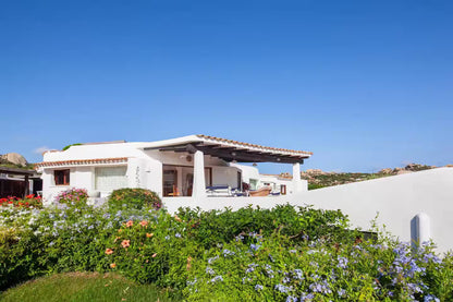 [ "VILLA PORTO RAFAEL" CON PISCINA VISTA MARE // PUNTA SARDEGNA ]