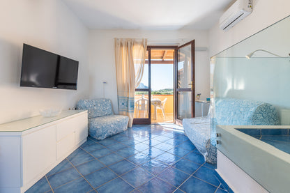 [ "PELOSA BREEZE BILO" // STINTINO ]