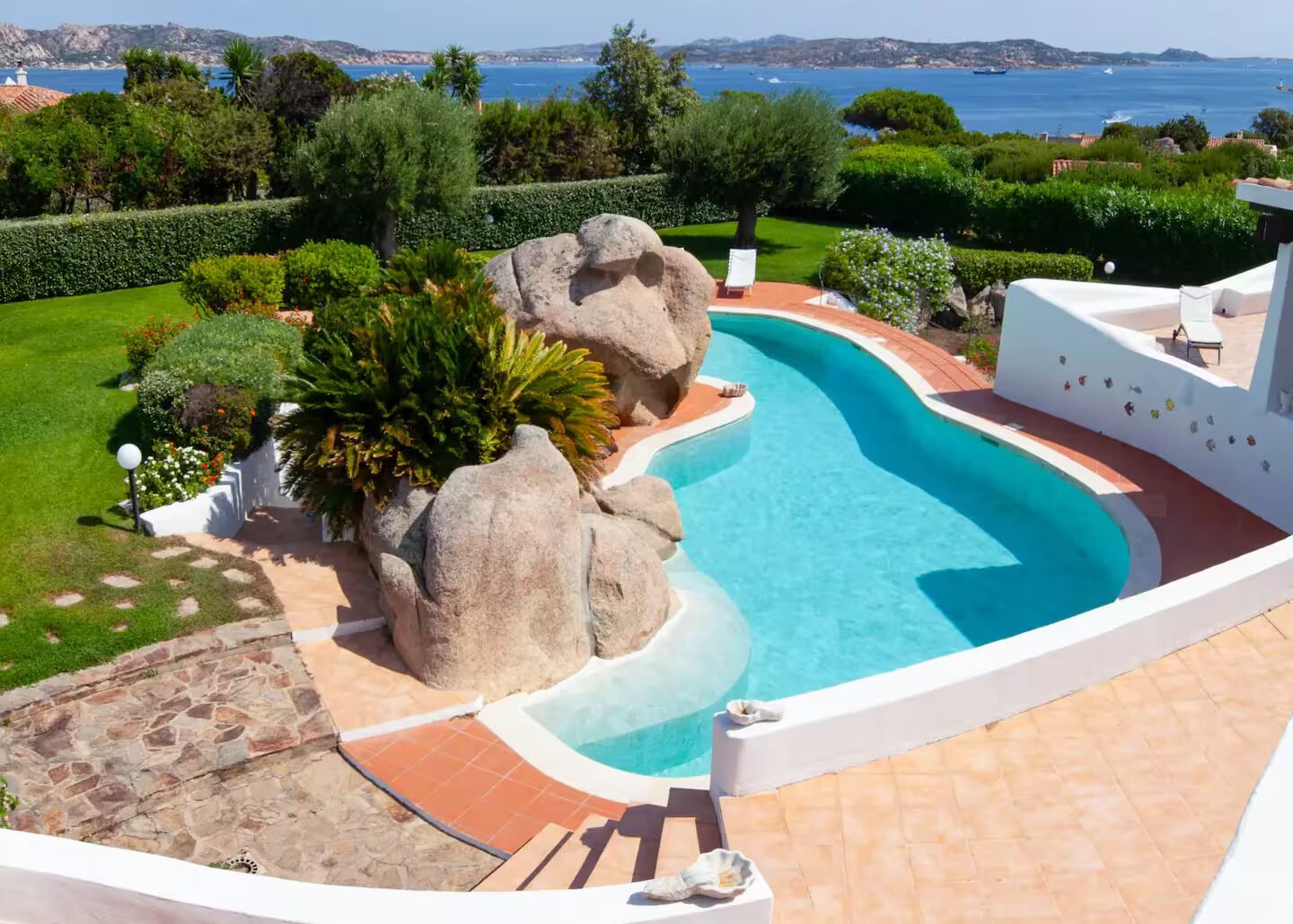 [ "VILLA PORTO RAFAEL" CON PISCINA VISTA MARE // PUNTA SARDEGNA ]