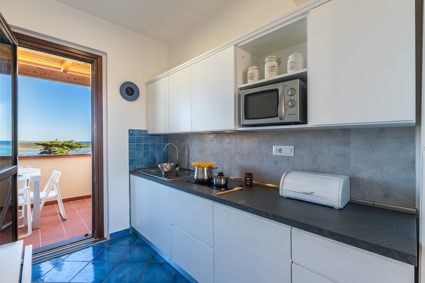 [ "PELOSA BREEZE BILO" // STINTINO ]