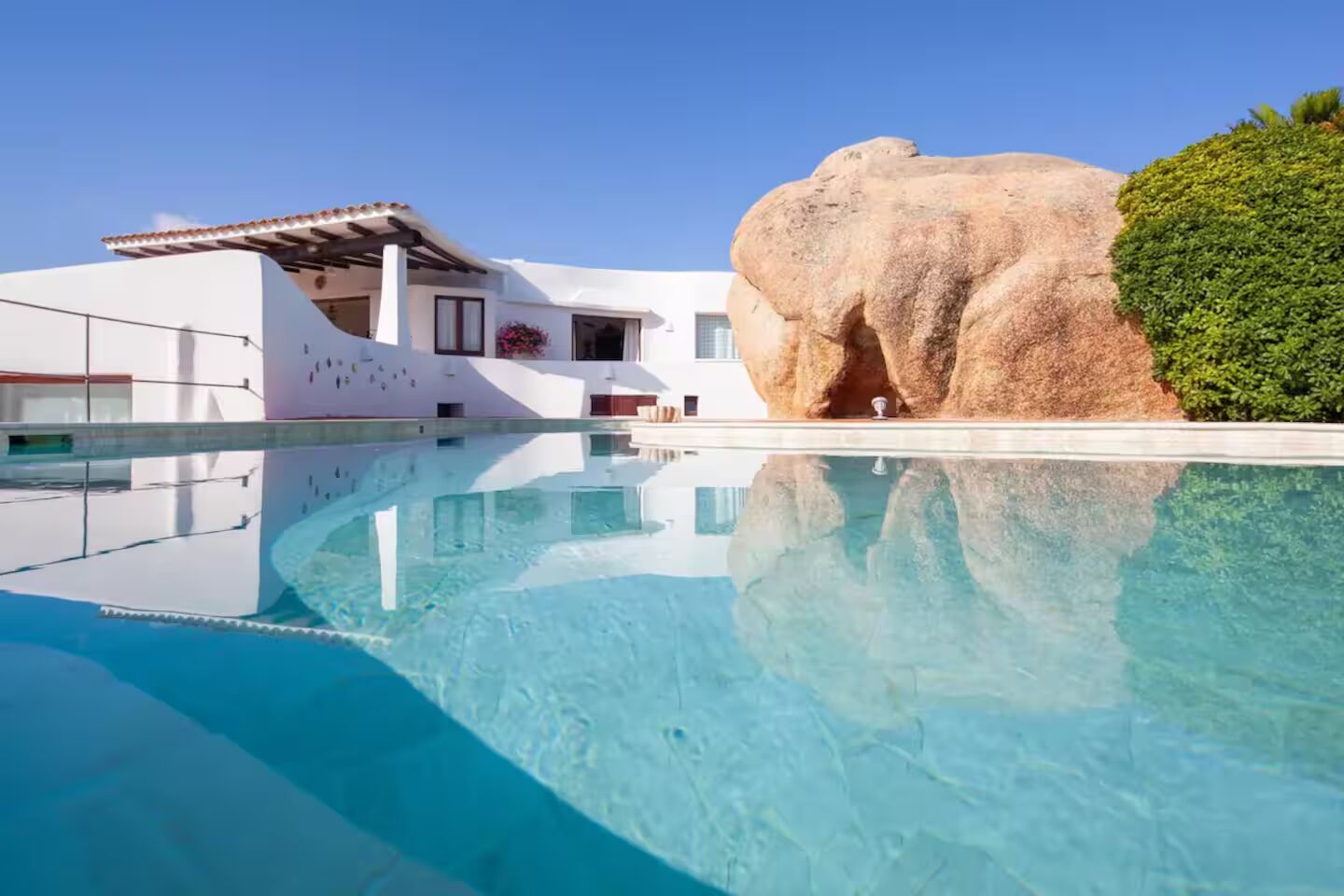 [ "VILLA PORTO RAFAEL" CON PISCINA VISTA MARE // PUNTA SARDEGNA ]