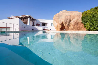 [ "VILLA PORTO RAFAEL" CON PISCINA VISTA MARE // PUNTA SARDEGNA ]