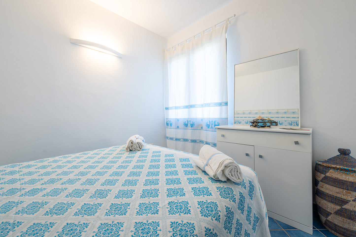 [ "PELOSA BREEZE BILO" // STINTINO ]