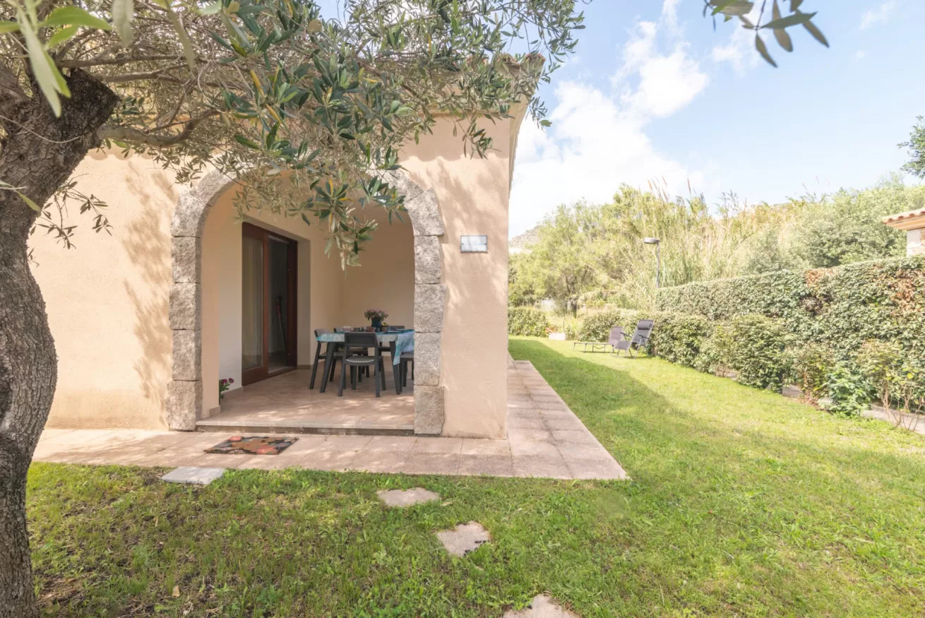 [ "CASA SMERALDA" // SAN TEODORO" ]