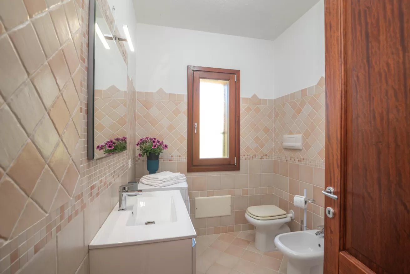 [ "CASA SMERALDA" // SAN TEODORO" ]