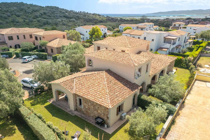 [ "CASA SMERALDA" // SAN TEODORO" ]