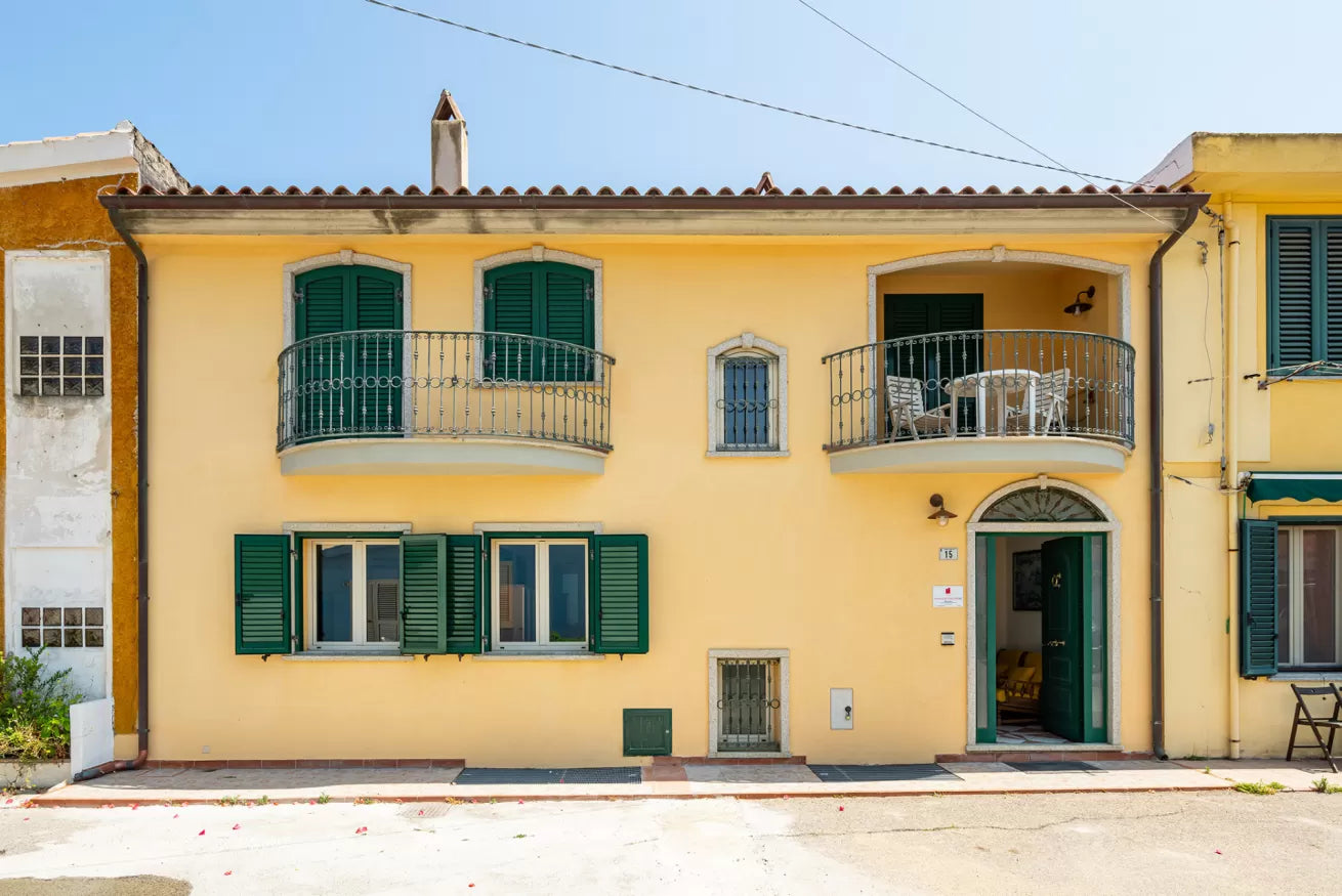[ "CASA DEL FARO" // SINISCOLA ]