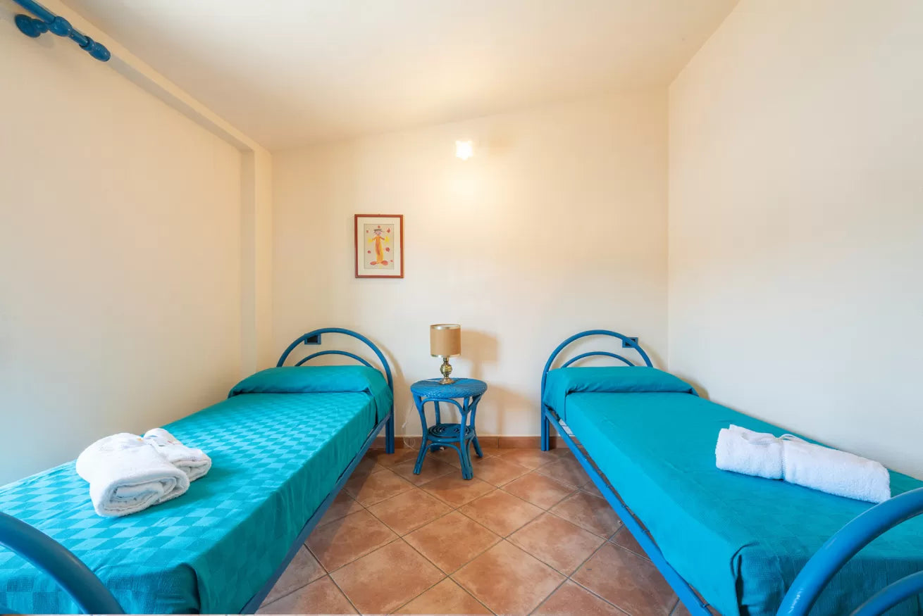 [ "CASA DEL FARO" // SINISCOLA ]