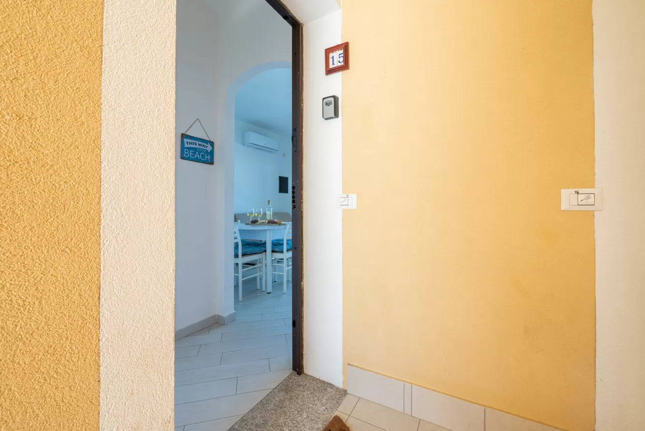 [ "CASA BREZZA MARINA CON PISCINA" // ISOLA ROSSA ]