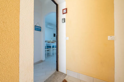 [ "CASA BREZZA MARINA CON PISCINA" // ISOLA ROSSA ]