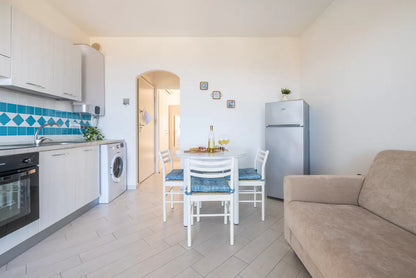 [ "CASA BREZZA MARINA CON PISCINA" // ISOLA ROSSA ]