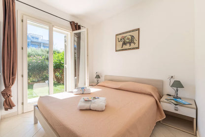 [ "CASA BREZZA MARINA CON PISCINA" // ISOLA ROSSA ]