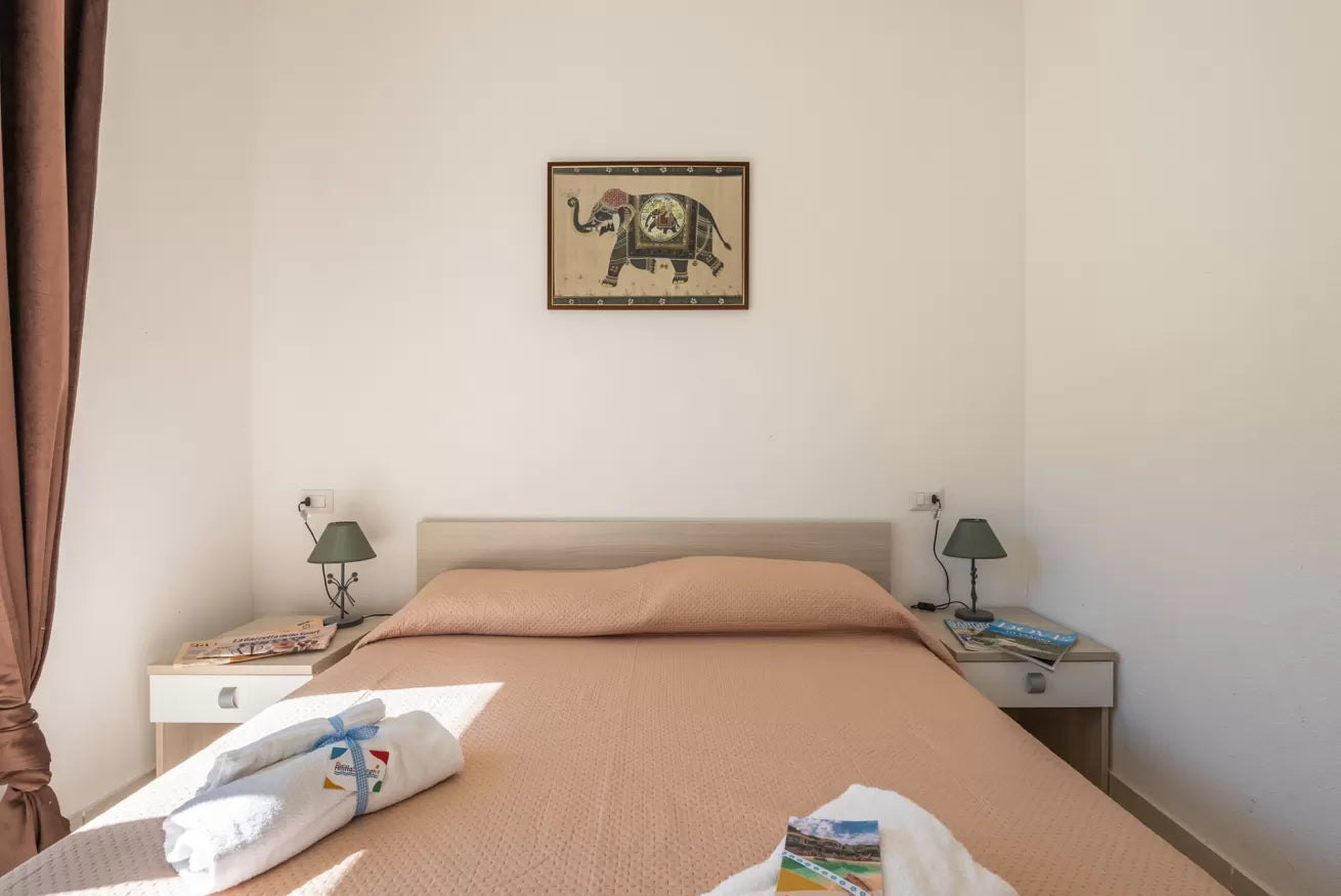 [ "CASA BREZZA MARINA CON PISCINA" // ISOLA ROSSA ]
