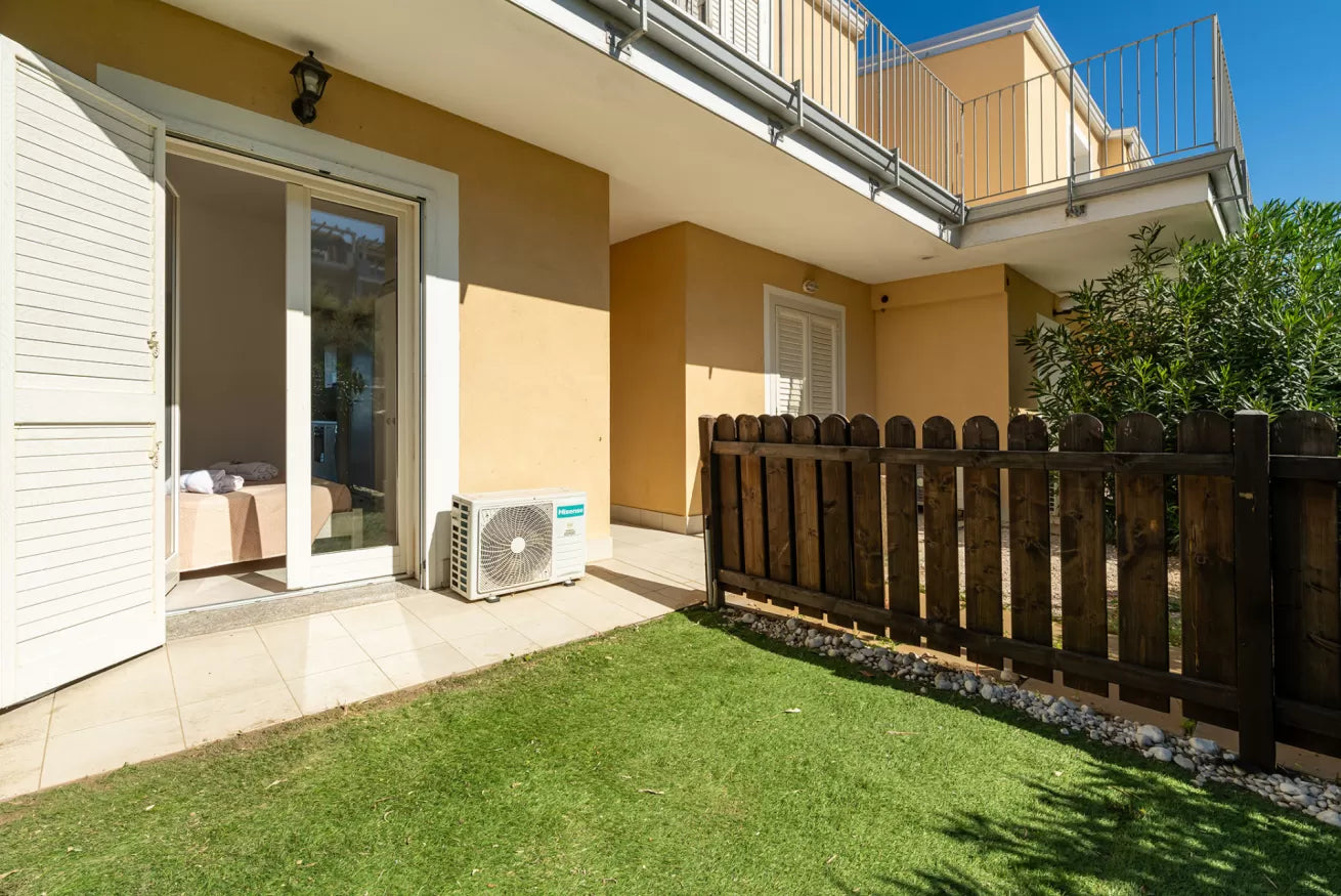 [ "CASA BREZZA MARINA CON PISCINA" // ISOLA ROSSA ]