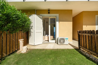[ "CASA BREZZA MARINA CON PISCINA" // ISOLA ROSSA ]