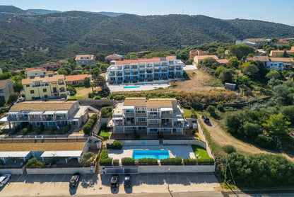 [ "CASA BREZZA MARINA CON PISCINA" // ISOLA ROSSA ]