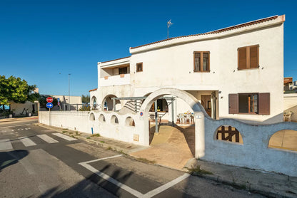 [ "SCOGLIO LUNGO SEA VIEW" // PORTO TORRES ]