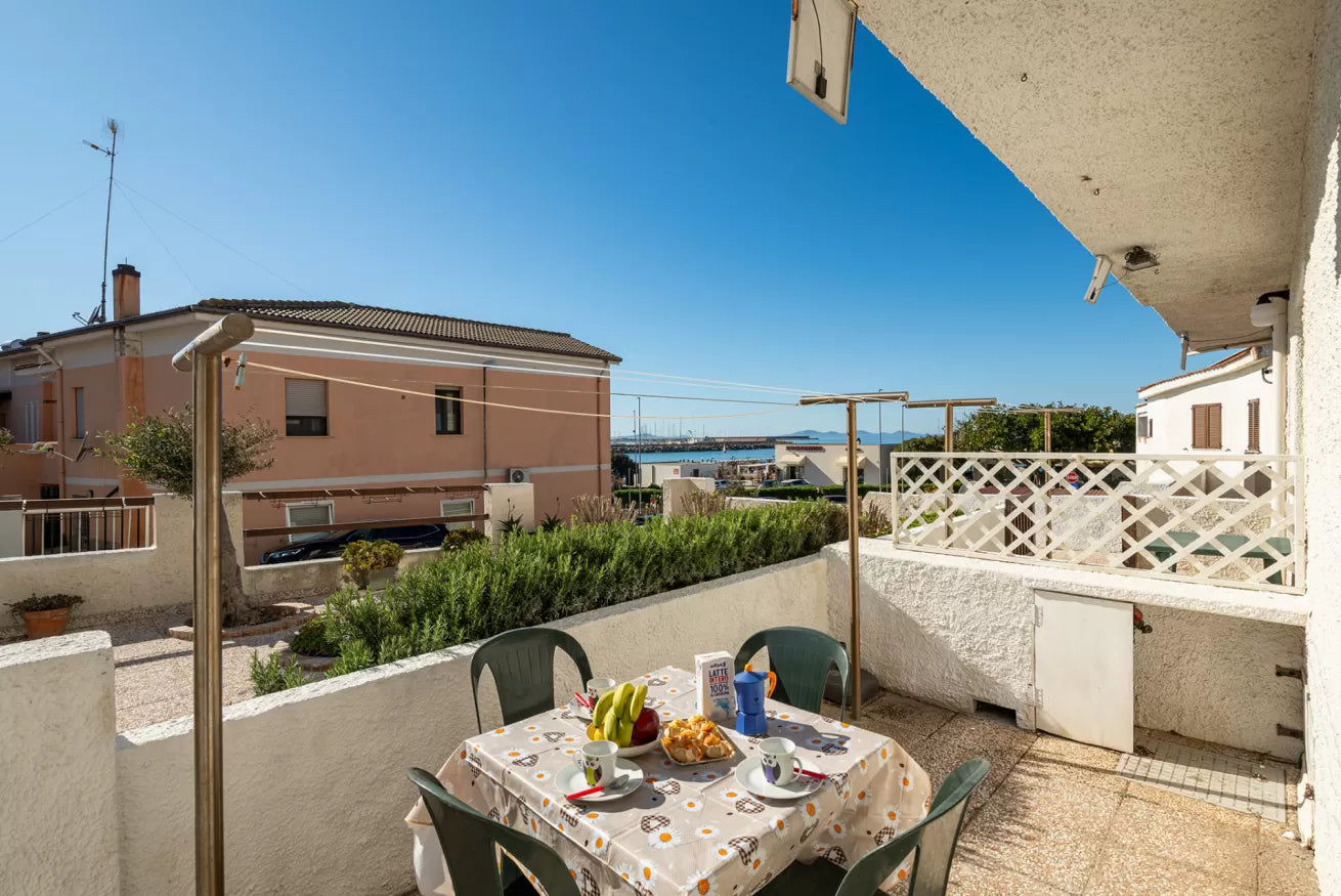 [ "LUNGOMARE SCOGLIO LUNGO APARTMENT" // PORTO TORRSE ]