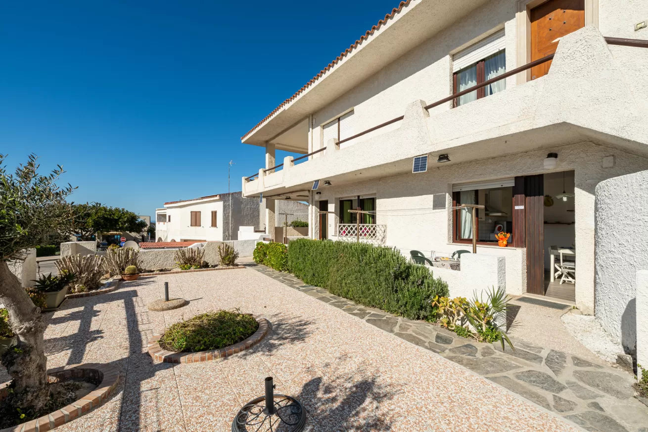 [ "LUNGOMARE SCOGLIO LUNGO APARTMENT" // PORTO TORRSE ]