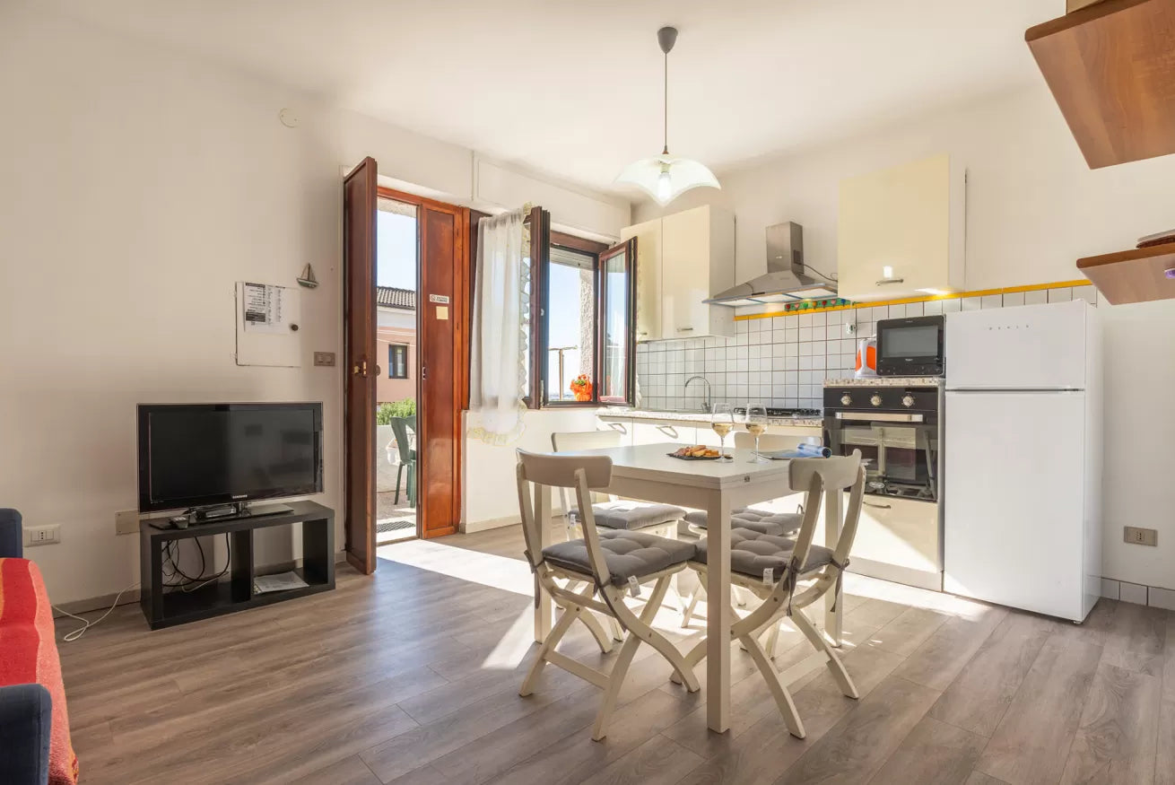 [ "LUNGOMARE SCOGLIO LUNGO APARTMENT" // PORTO TORRSE ]
