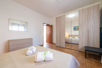 [ "LUNGOMARE SCOGLIO LUNGO APARTMENT" // PORTO TORRSE ]