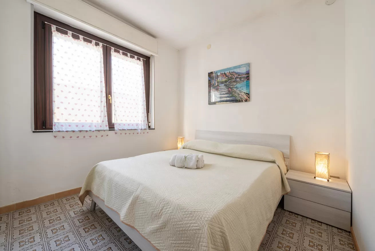 [ "LUNGOMARE SCOGLIO LUNGO APARTMENT" // PORTO TORRSE ]