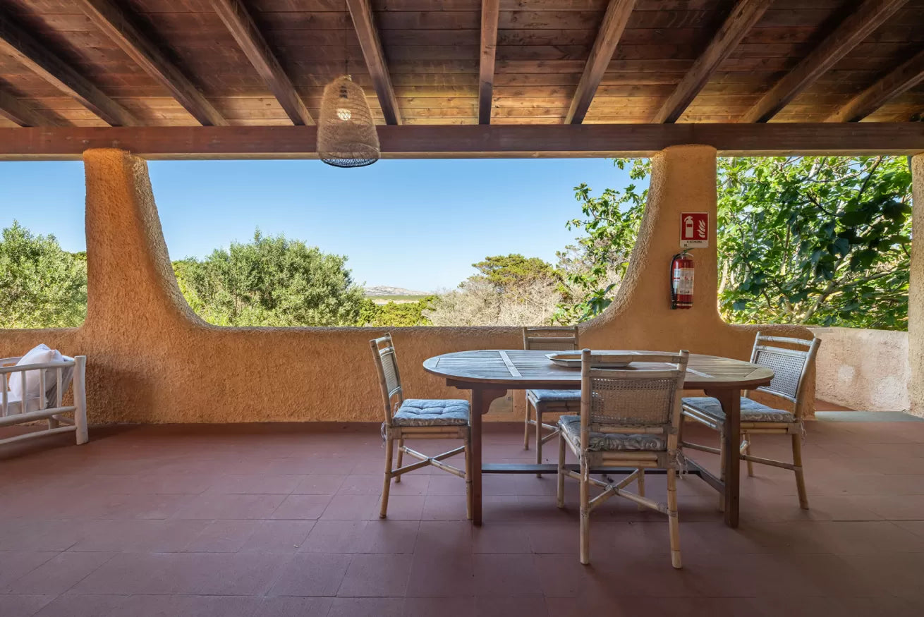 [ "TRILOCALE GARDEN RETREAT" // STINTINO ]