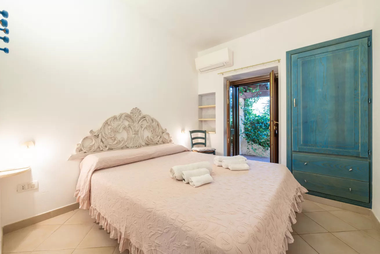 [ "TRILOCALE GARDEN RETREAT" // STINTINO ]