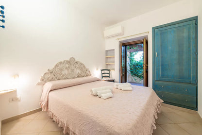 [ "TRILOCALE GARDEN RETREAT" // STINTINO ]