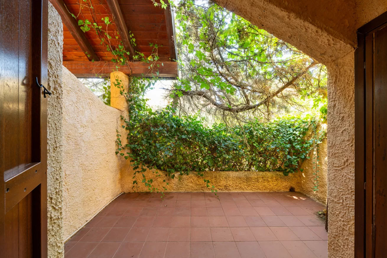 [ "TRILOCALE GARDEN RETREAT" // STINTINO ]