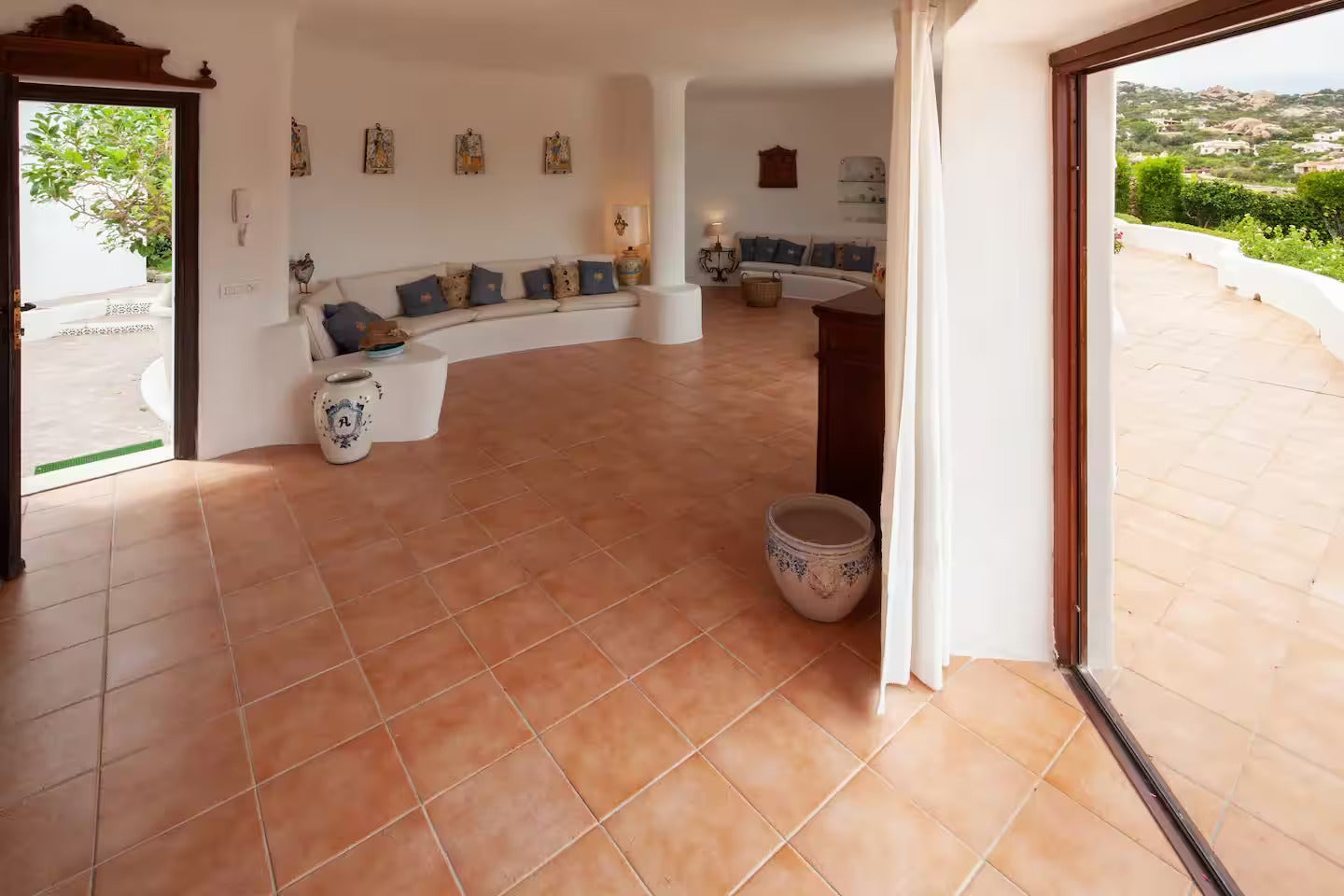 [ "VILLA PORTO RAFAEL" CON PISCINA VISTA MARE // PUNTA SARDEGNA ]