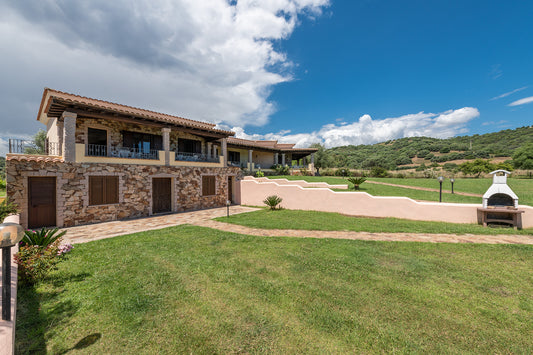 [ "VILLA MIRTO TRILO 1" // SINISCOLA ]