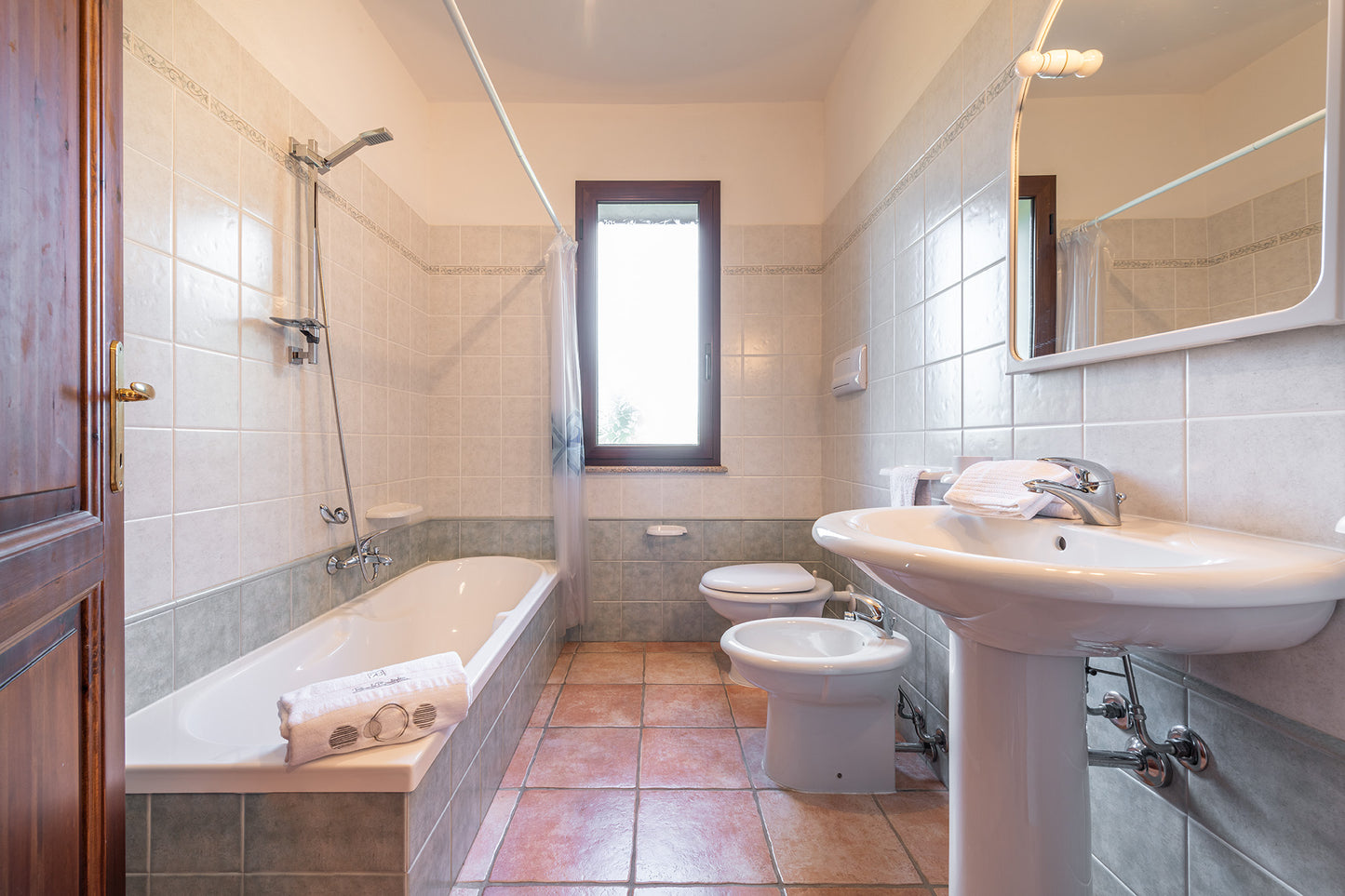 [ "VILLA MIRTO QUADRI" // SINISCOLA ]