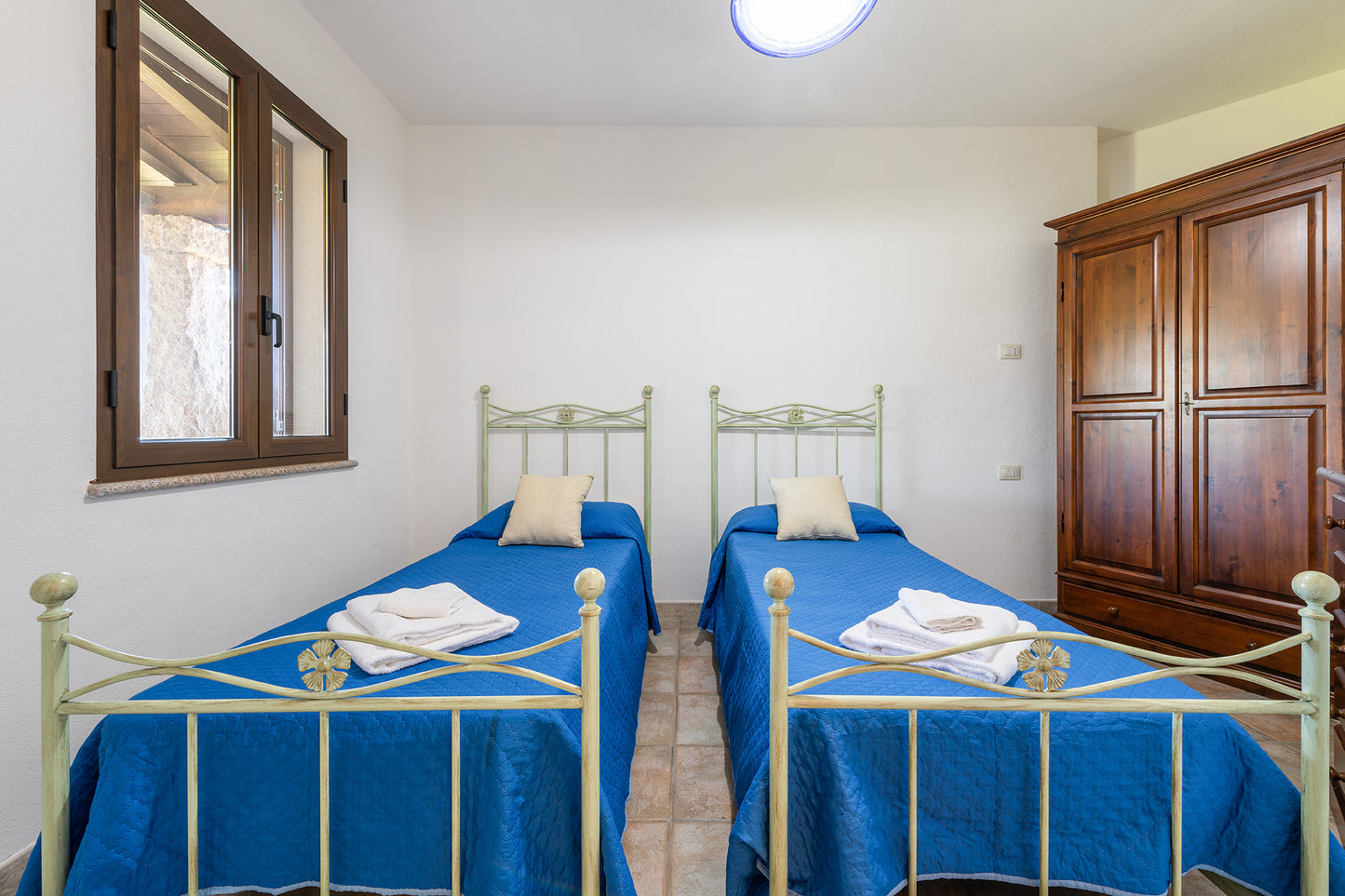 [ "VILLA MIRTO TRILO 3" // SINISCOLA ]